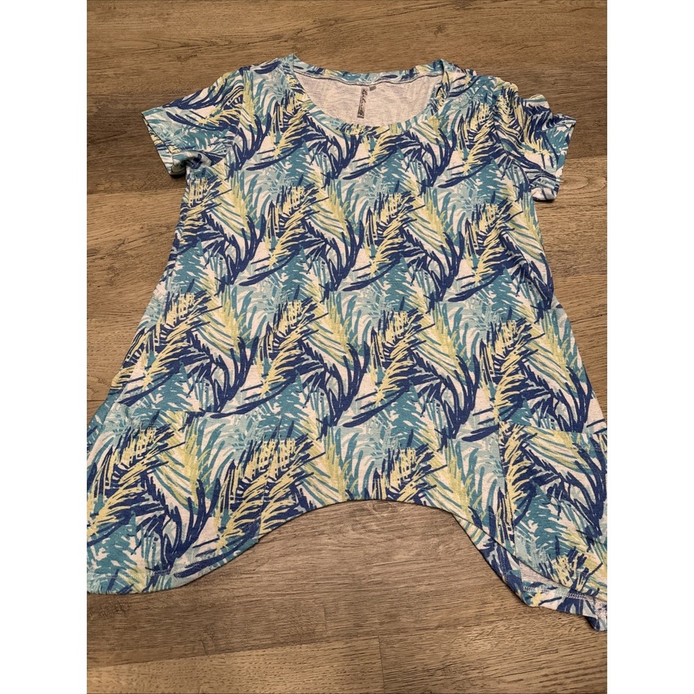 Lili B Blue Green Abstract Palm Print Sharkbite Hem Tunic Top S Short Sleeve